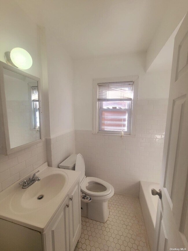 Building Photo - 1999 Lakeville Rd