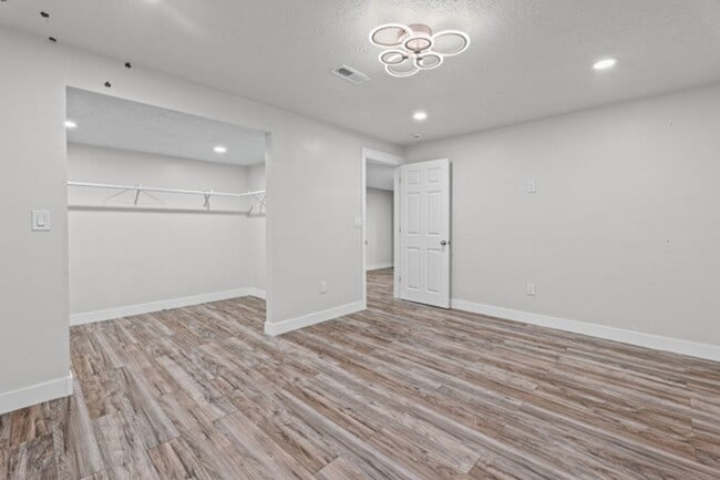 Building Photo - 2877 S Greenhead Dr