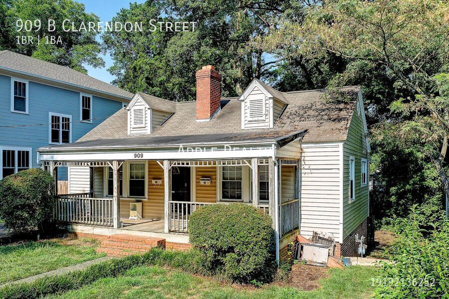 Building Photo - 909 Clarendon St