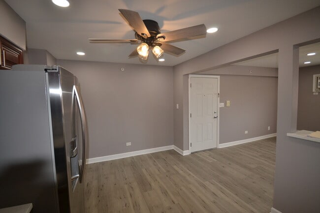 Building Photo - 7100 Laverne Ln