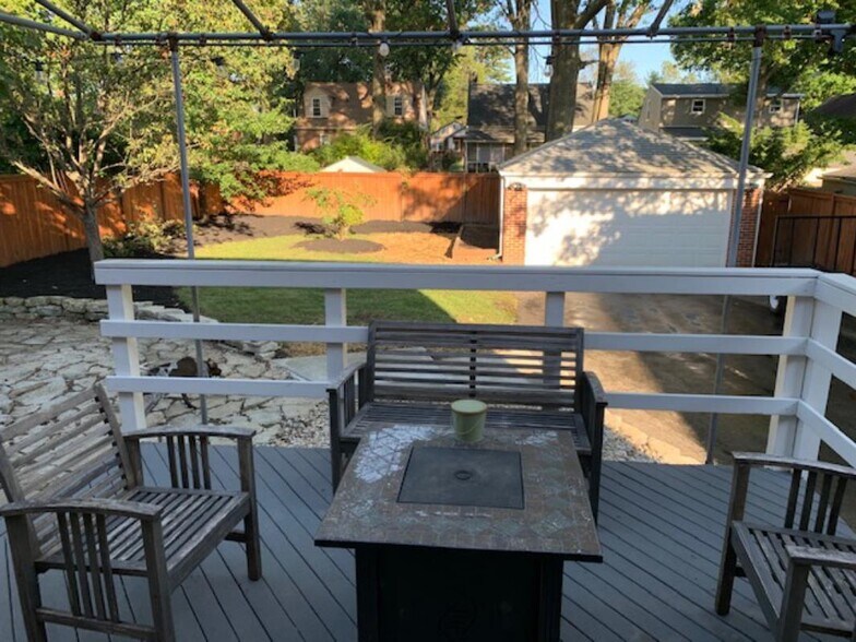 Deck - 6422 Fairhurst Ave