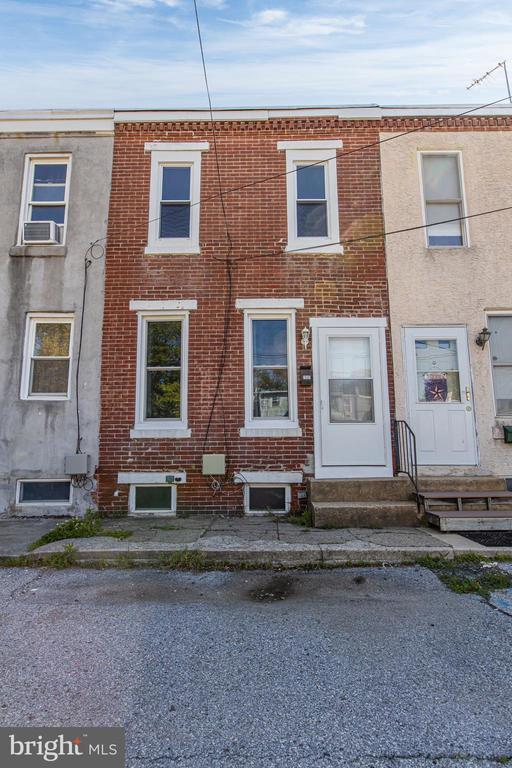Building Photo - 733 Center St