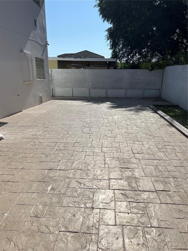 Building Photo - 6284 SW 26th St