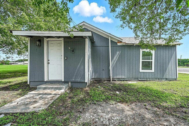 Building Photo - 320 T A Carroll Ave