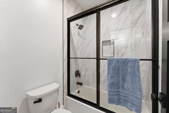 Building Photo - 151 S Pointe Dr