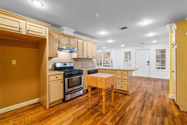 Building Photo - Charming Midtown Little Rock Home on Corner Lot – 3BR/2BA + Garage