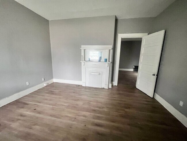 Building Photo - 1Br House