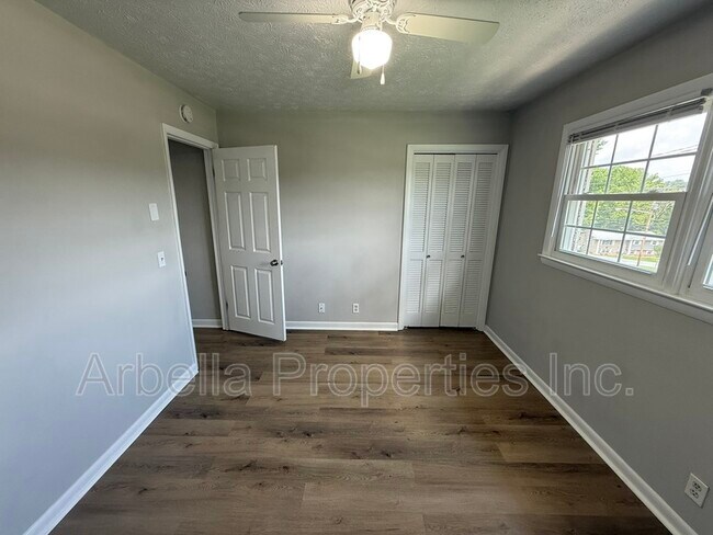 Building Photo - 956 Kendrick Creek Rd