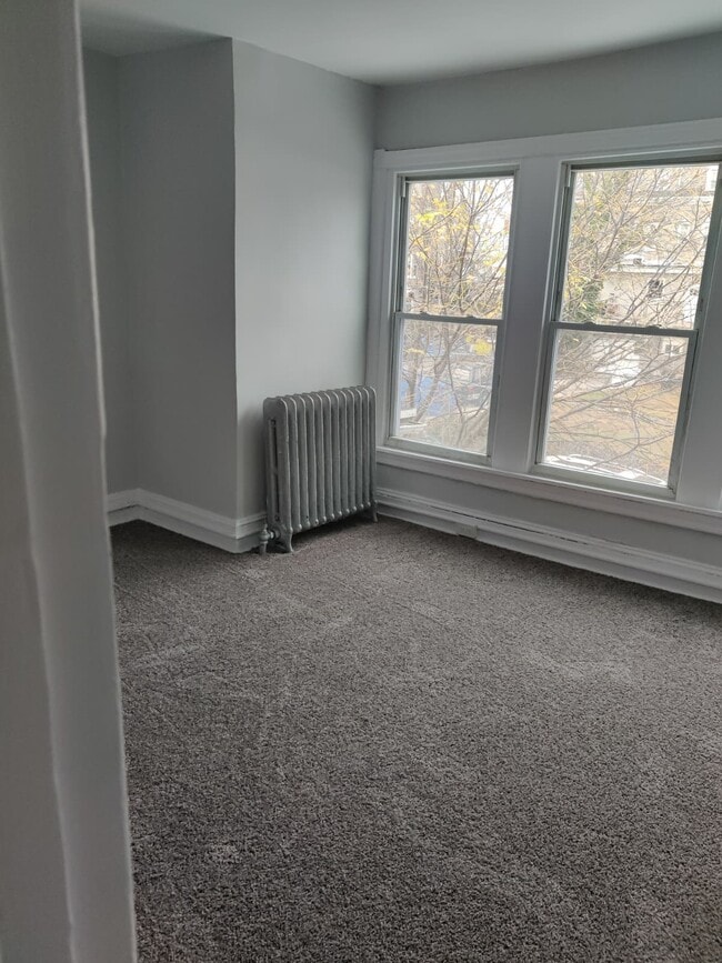 Building Photo - 532 E Mayland St