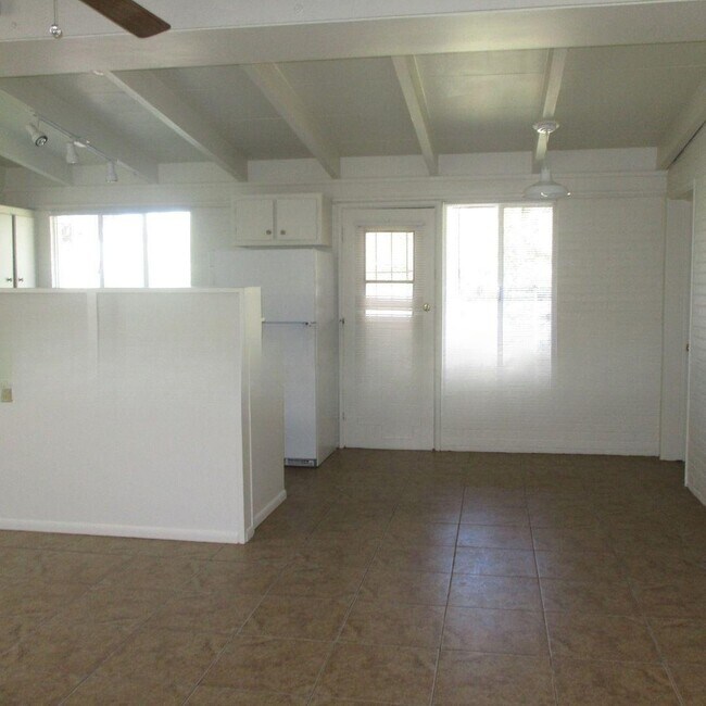 Primary Photo - 2631 N Fair Oaks Ave