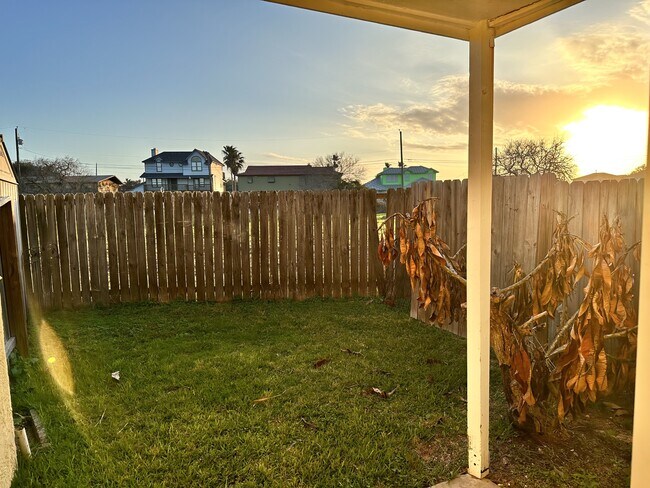 Building Photo - 4141 Whiteley Dr