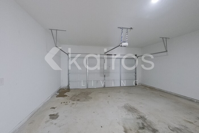 Building Photo - 306 Silver Maple Ln