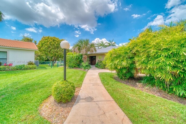 Building Photo - 7320 SW 100th Ct