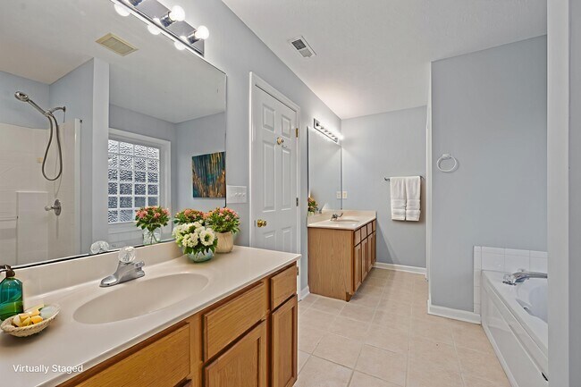 Building Photo - 200 Bridlewood Dr