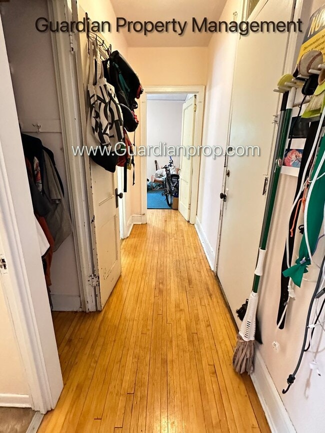 Building Photo - 1 Bedroom Lakes Uptown Corner Unit Apartment, Blocks from Both Lakes, Hardwood Floors, One Month ...