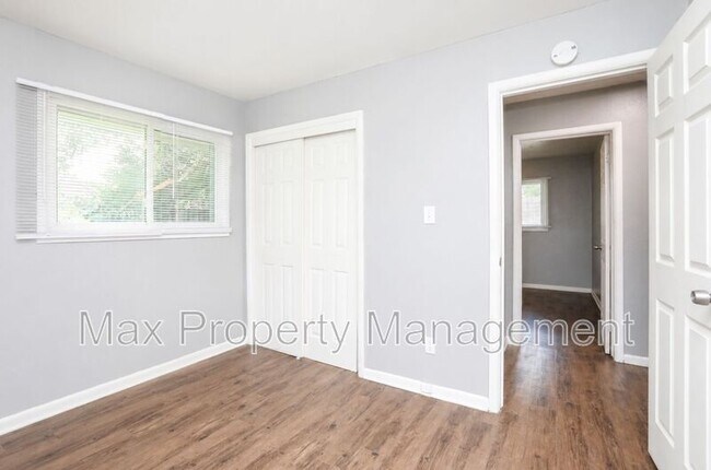 Building Photo - 3422 SW 8th St