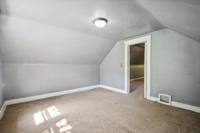 Building Photo - 1507 Crest Rd