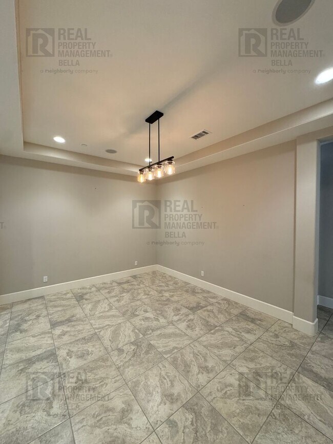 Building Photo - Beautiful Winchester Home with Open Floor Plan, Office & Solar