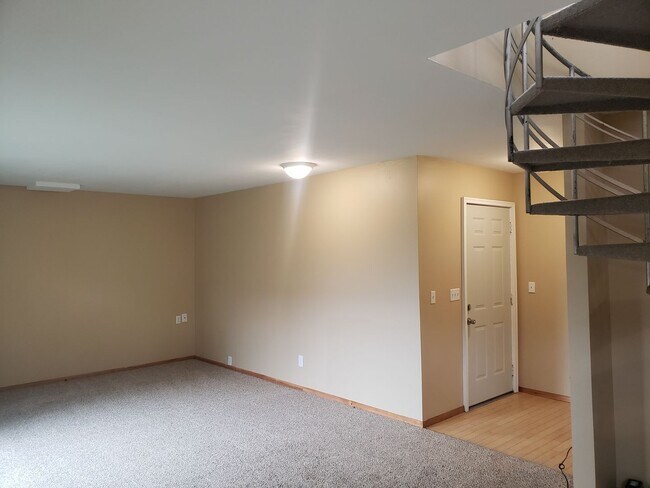 Building Photo - Fantastic SW Portland Home!