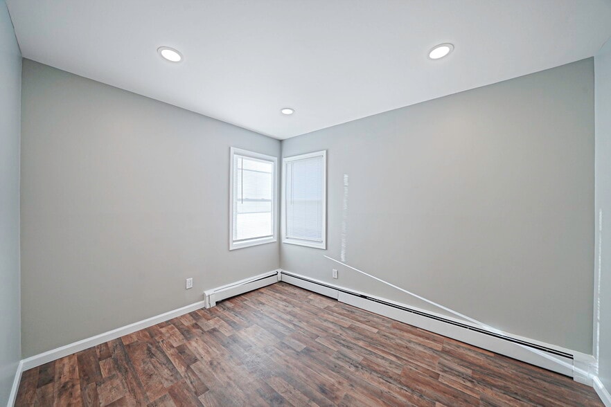 Building Photo - 130 5th Ave