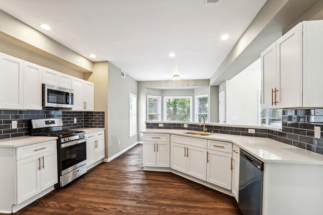 Building Photo - 845 Highmeade Dr