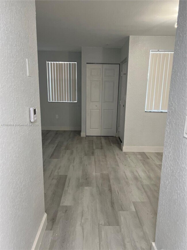 Building Photo - 2871 N Oakland Forest Dr