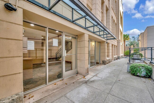 Building Photo - Prime Location Condo in Noe Valley - Please Contact for Showing Availability!
