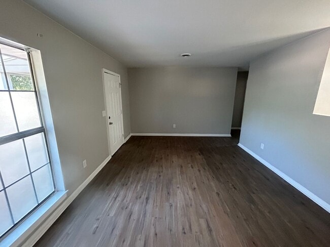 Building Photo - 528 Wessinger St