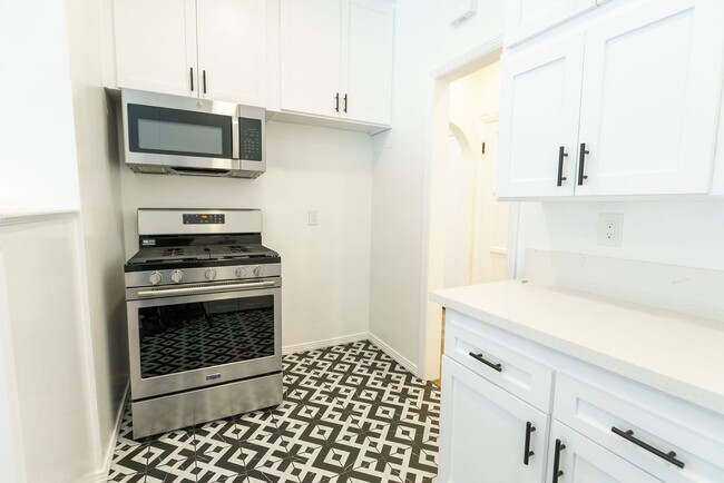 Interior Photo - 147 North Hamilton Drive