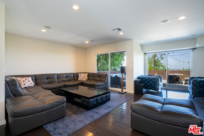 Building Photo - 3865 Buena Park Dr