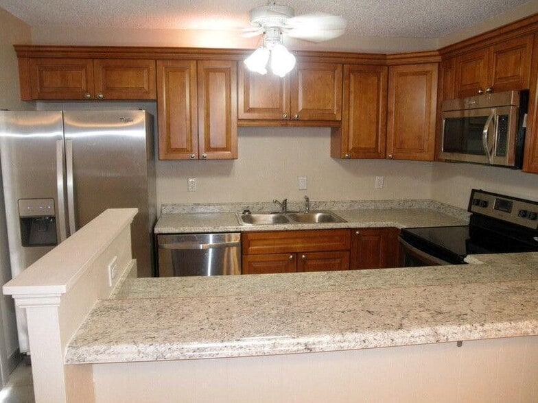 Building Photo - 584 Springdale Cir