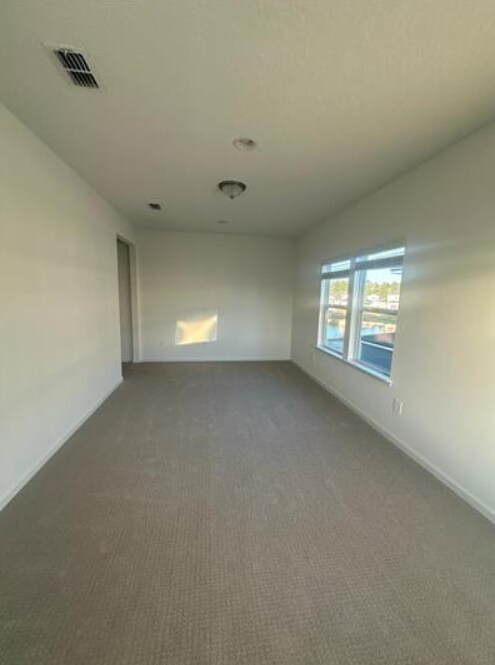 Building Photo - 572 Silver Landing Dr