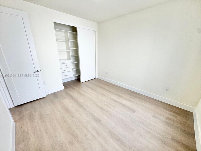 Building Photo - 6423 NW 105th Ct