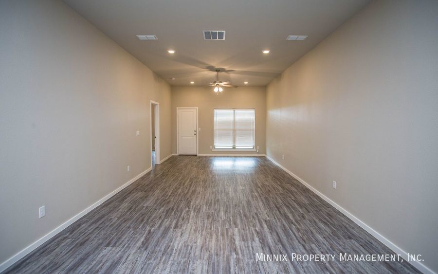 Building Photo - 2102 Langford Ave