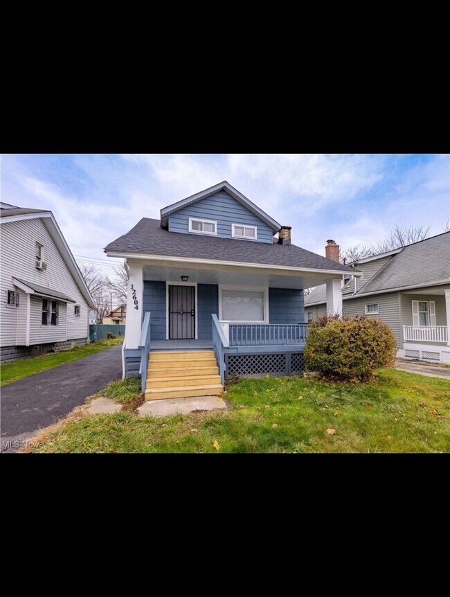 Building Photo - Charming 4-Bedroom Property in Prime Location