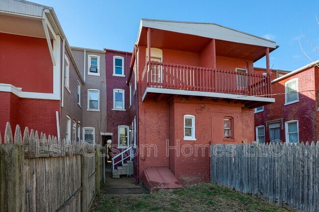 Building Photo - 227 S Ann St