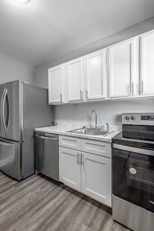 Building Photo - 5109-5111 Sunbeam Ave