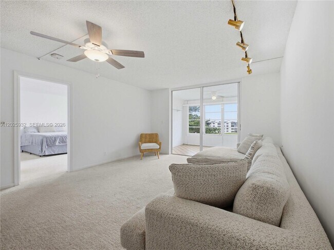 Building Photo - 14623 Bonaire Blvd