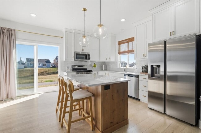 Building Photo - Like-New Rambler in The Village at Fox Meadows | Mountain Views, Pool Community & All Appliances ...