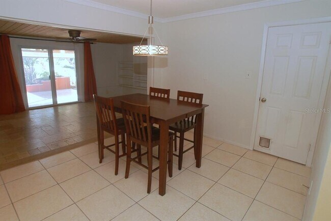 Building Photo - 468 Limewood Ave