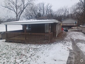 Building Photo - Two Bedroom Home