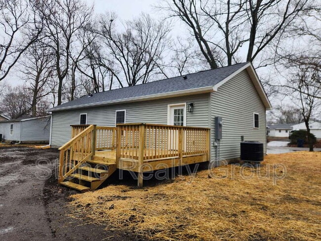 Building Photo - 2400 N 26th St