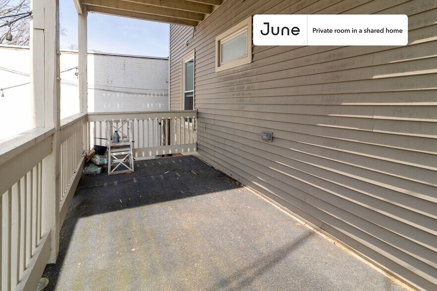 Building Photo - Room in Shared 3 bed/2 bath home