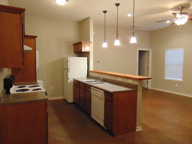 Building Photo - 1712-23