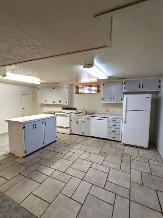 Building Photo - 3429 Quincy Ave