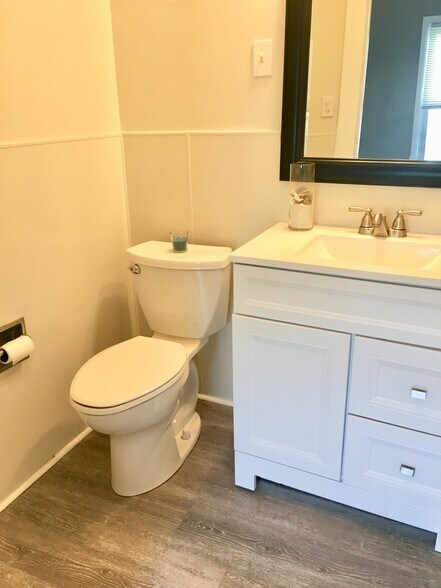 Building Photo - 801 Lincoln St