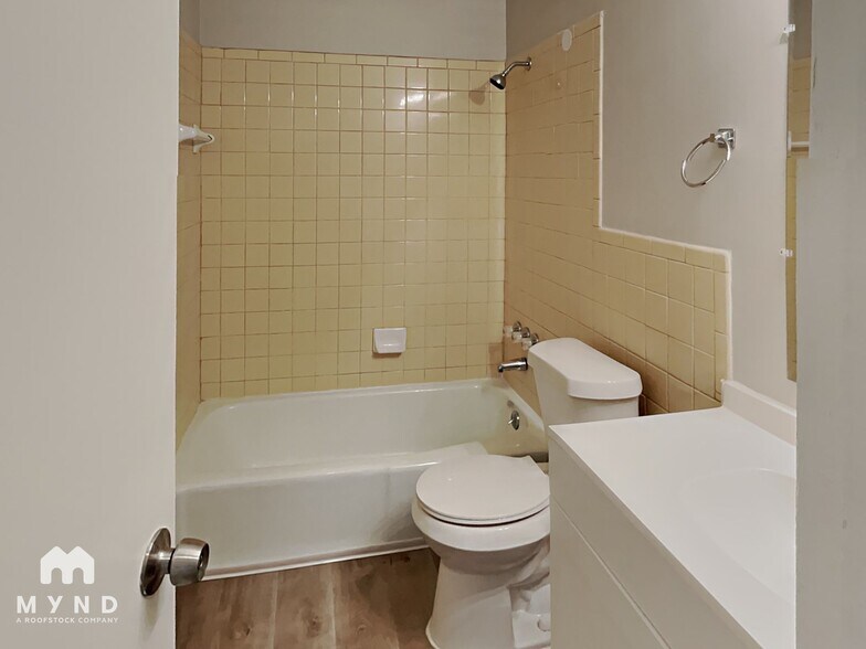 Building Photo - 1938 W Holmes Rd