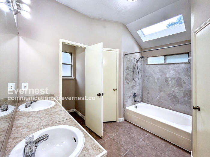 Building Photo - 15231 Cabots Landing Dr