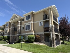 Building Photo - 1212 W Spencer Rd