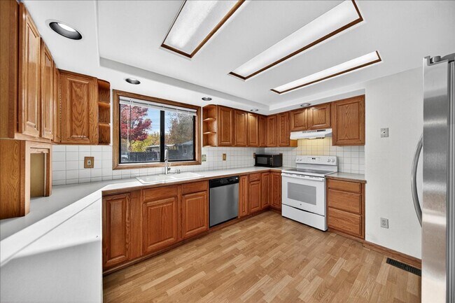 Building Photo - Spacious 4-Bedroom Home Minutes from Downtown Boise